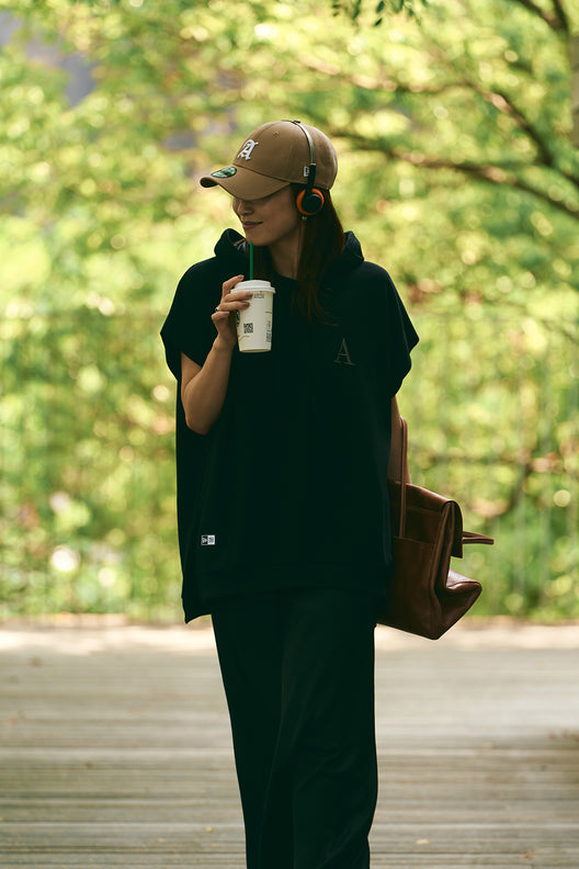 NEW ERA×ANIECA フーディ